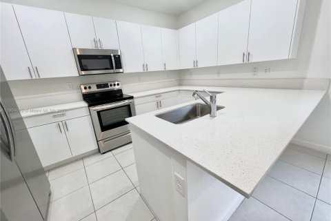 House in Homestead, Florida 3 bedrooms, 149.76 sq.m. № 1955892 - photo 14