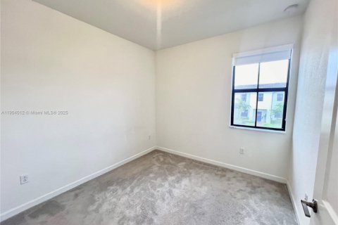 House in Homestead, Florida 3 bedrooms, 149.76 sq.m. № 1955892 - photo 15