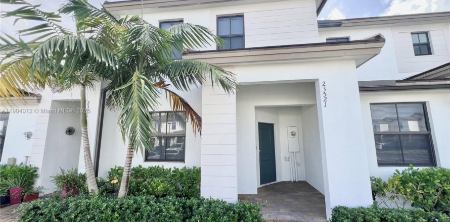 House in Homestead, Florida 3 bedrooms, 149.76 sq.m. № 1955892