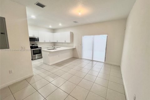 House in Homestead, Florida 3 bedrooms, 149.76 sq.m. № 1955892 - photo 4