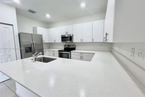 House in Homestead, Florida 3 bedrooms, 149.76 sq.m. № 1955892 - photo 11