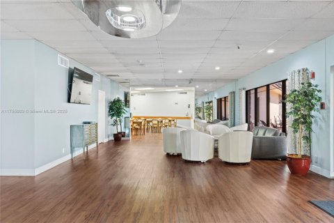 Condo in Hollywood, Florida, 1 bedroom  № 1731975 - photo 27