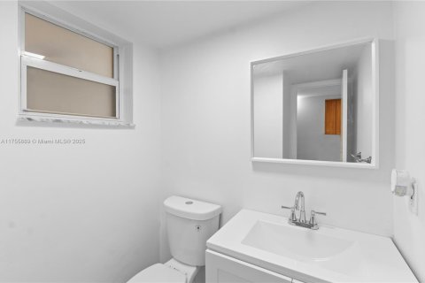 Condo in Hollywood, Florida, 1 bedroom  № 1731975 - photo 16