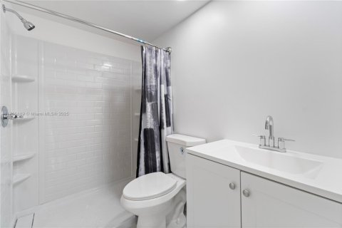Condo in Hollywood, Florida, 1 bedroom  № 1731975 - photo 17