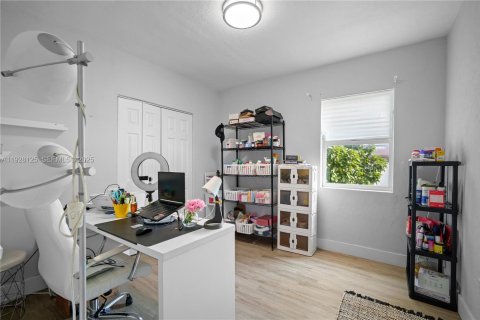 Снять в аренду виллу или дом в Норт-Майами-Бич, Флорида 4 спальни, 98.01м2, № 1988712 - фото 23