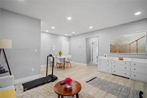 Снять в аренду виллу или дом в Норт-Майами-Бич, Флорида 4 спальни, 98.01м2, № 1988712 - фото 11