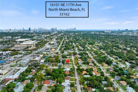 Снять в аренду виллу или дом в Норт-Майами-Бич, Флорида 4 спальни, 98.01м2, № 1988712 - фото 2