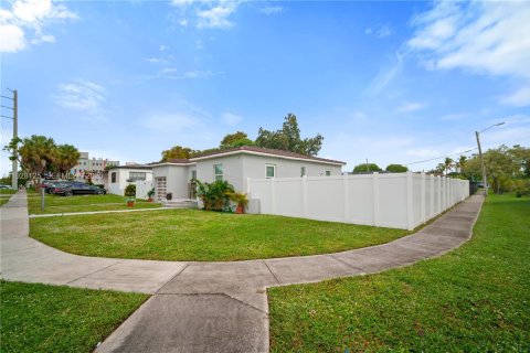 Снять в аренду виллу или дом в Норт-Майами-Бич, Флорида 4 спальни, 98.01м2, № 1988712 - фото 4