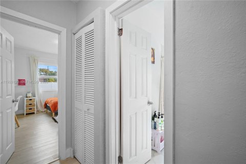 Снять в аренду виллу или дом в Норт-Майами-Бич, Флорида 4 спальни, 98.01м2, № 1988712 - фото 15