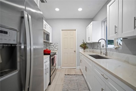 Снять в аренду виллу или дом в Норт-Майами-Бич, Флорида 4 спальни, 98.01м2, № 1988712 - фото 13