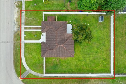 Снять в аренду виллу или дом в Норт-Майами-Бич, Флорида 4 спальни, 98.01м2, № 1988712 - фото 3