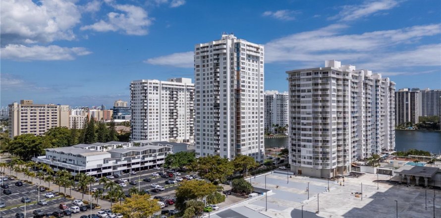 Studio à Condo à Aventura, Floride  № 1957070