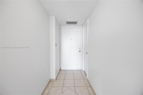 Copropriété à vendre à Aventura, Floride: 71.16 m2 № 1957070 - photo 11