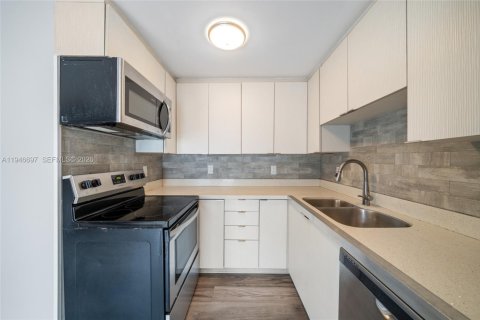 Immobilier commercial à vendre à Hollywood, Floride: 161.46 m2 № 2002936 - photo 8