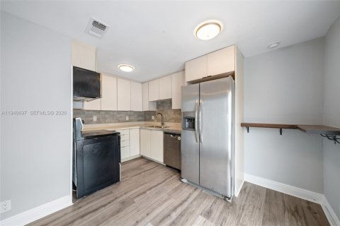 Immobilier commercial à vendre à Hollywood, Floride: 161.46 m2 № 2002936 - photo 6