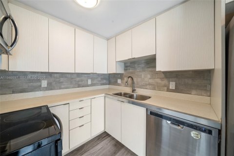 Immobilier commercial à vendre à Hollywood, Floride: 161.46 m2 № 2002936 - photo 7