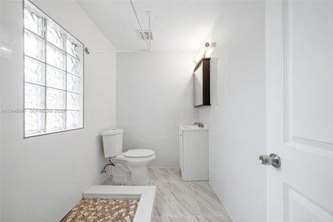 Immobilier commercial à vendre à Hollywood, Floride: 161.46 m2 № 2002936 - photo 15