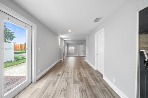 Immobilier commercial à vendre à Hollywood, Floride: 161.46 m2 № 2002936 - photo 4