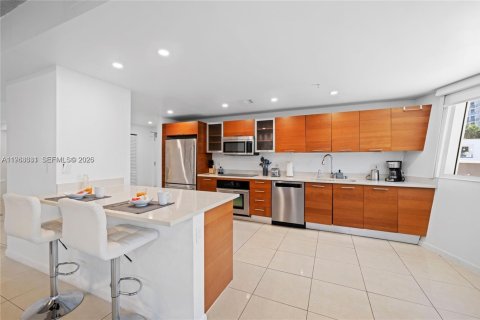 Condo in Miami, Florida, 2 bedrooms  № 2081038 - photo 4