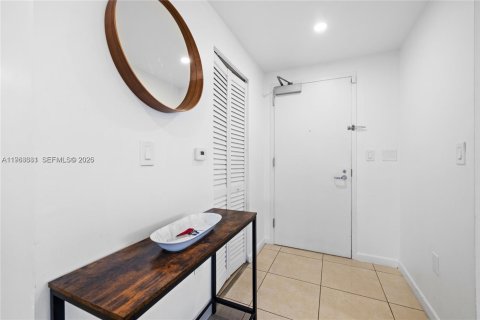Condo in Miami, Florida, 2 bedrooms  № 2081038 - photo 20