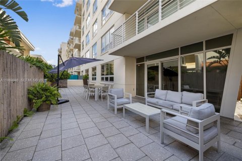 Condo in Miami, Florida, 2 bedrooms  № 2081038 - photo 16