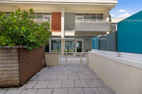 Condo in Miami, Florida, 2 bedrooms  № 2081038 - photo 18