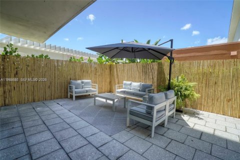 Condo in Miami, Florida, 2 bedrooms  № 2081038 - photo 17