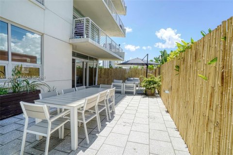 Condo in Miami, Florida, 2 bedrooms  № 2081038
