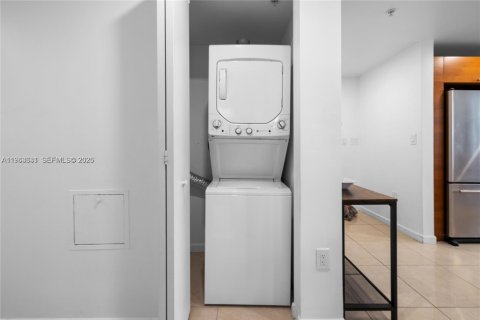 Condo in Miami, Florida, 2 bedrooms  № 2081038 - photo 8
