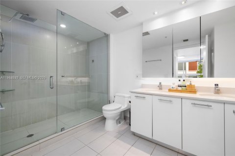 Condo in Miami, Florida, 2 bedrooms  № 2081038 - photo 7