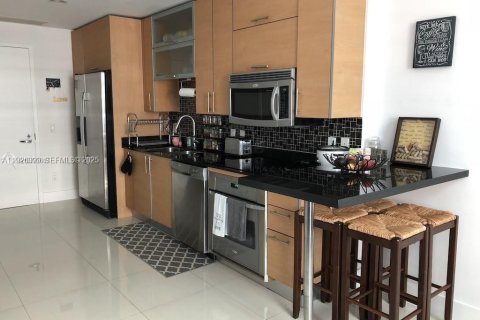 Condo in Miami, Florida, 1 bedroom  № 1986348 - photo 7