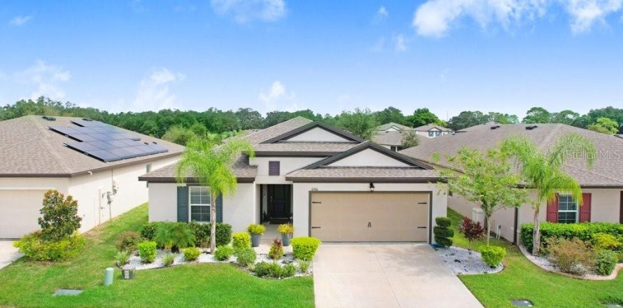 House in Zephyrhills, Florida 4 bedrooms, 197.32 sq.m. № 2400201