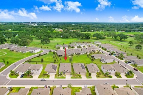 House in Zephyrhills, Florida 4 bedrooms, 197.32 sq.m. № 2400201 - photo 7