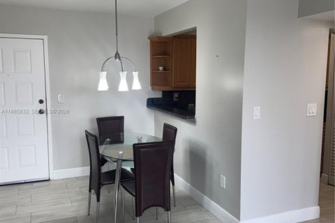 Commercial property in Miami, Florida 2 bedrooms, 80.82 sq.m. № 2068519 - photo 29