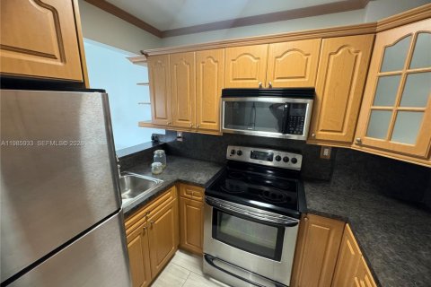 Commercial property in Miami, Florida 2 bedrooms, 80.82 sq.m. № 2068519 - photo 20