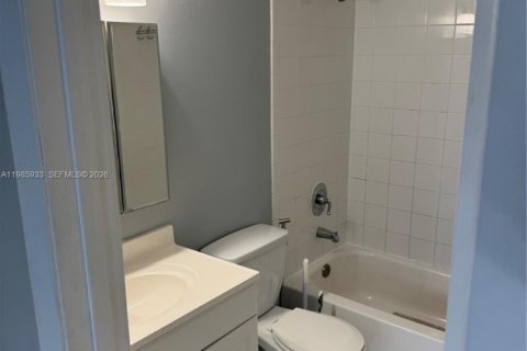 Commercial property in Miami, Florida 2 bedrooms, 80.82 sq.m. № 2068519 - photo 16