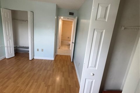 Commercial property in Miami, Florida 2 bedrooms, 80.82 sq.m. № 2068519 - photo 22