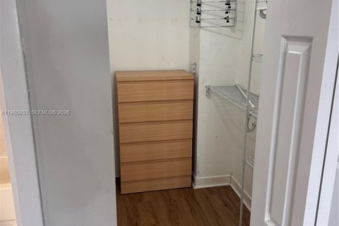 Commercial property in Miami, Florida 2 bedrooms, 80.82 sq.m. № 2068519 - photo 11