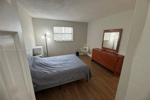 Commercial property in Miami, Florida 2 bedrooms, 80.82 sq.m. № 2068519 - photo 12