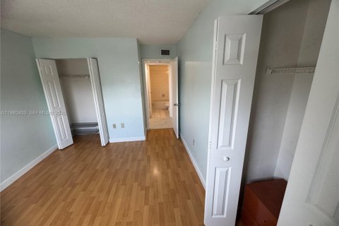 Commercial property in Miami, Florida 2 bedrooms, 80.82 sq.m. № 2068519 - photo 23