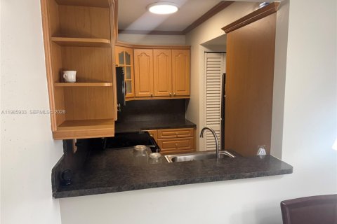 Commercial property in Miami, Florida 2 bedrooms, 80.82 sq.m. № 2068519 - photo 28