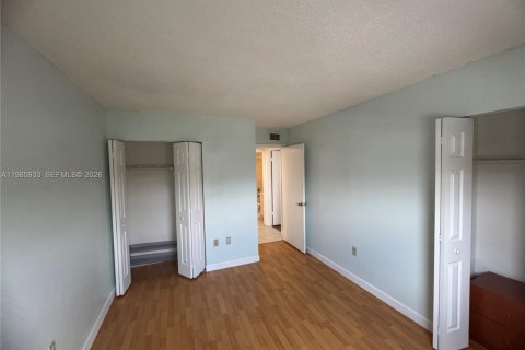 Commercial property in Miami, Florida 2 bedrooms, 80.82 sq.m. № 2068519 - photo 19