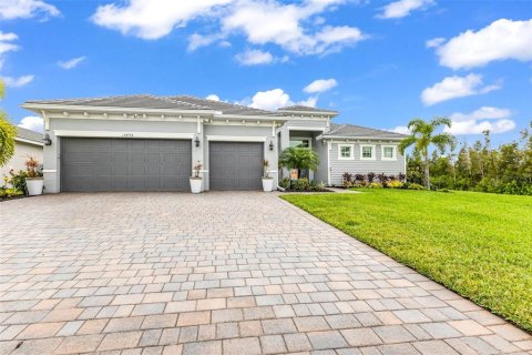 Villa ou maison à vendre à Punta Gorda, Floride: 3 chambres, 247.86 m2 № 2360287 - photo 2