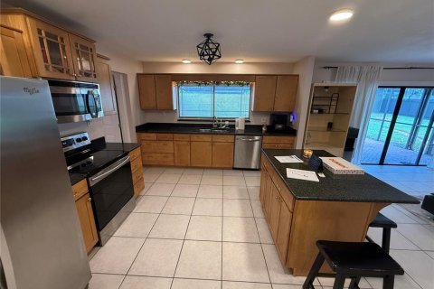 House in Temple Terrace, Florida 4 bedrooms, 228.63 sq.m. № 2220558 - photo 14