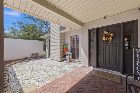 House in Temple Terrace, Florida 4 bedrooms, 228.63 sq.m. № 2220558 - photo 10