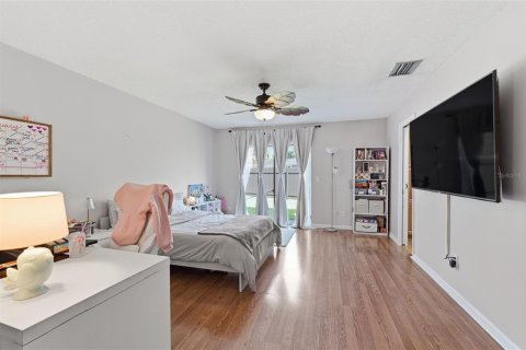 House in Temple Terrace, Florida 4 bedrooms, 228.63 sq.m. № 2220558 - photo 26