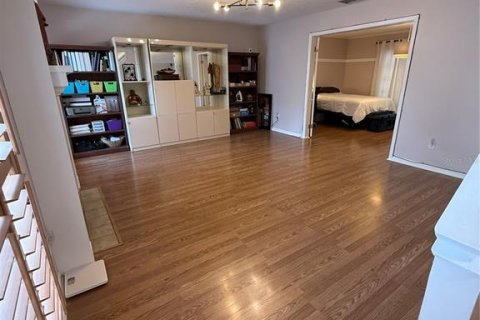 House in Temple Terrace, Florida 4 bedrooms, 228.63 sq.m. № 2220558 - photo 20