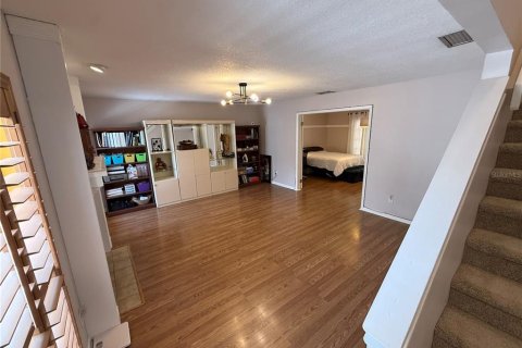 House in Temple Terrace, Florida 4 bedrooms, 228.63 sq.m. № 2220558 - photo 18