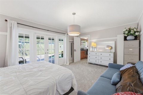 House in Temple Terrace, Florida 4 bedrooms, 228.63 sq.m. № 2220558 - photo 24