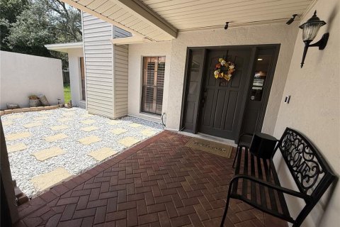 House in Temple Terrace, Florida 4 bedrooms, 228.63 sq.m. № 2220558 - photo 9